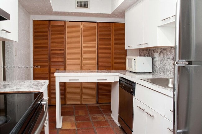 Building Photo - 19216 NE 25th Ave