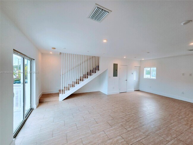 Building Photo - 6336 SW 27th St