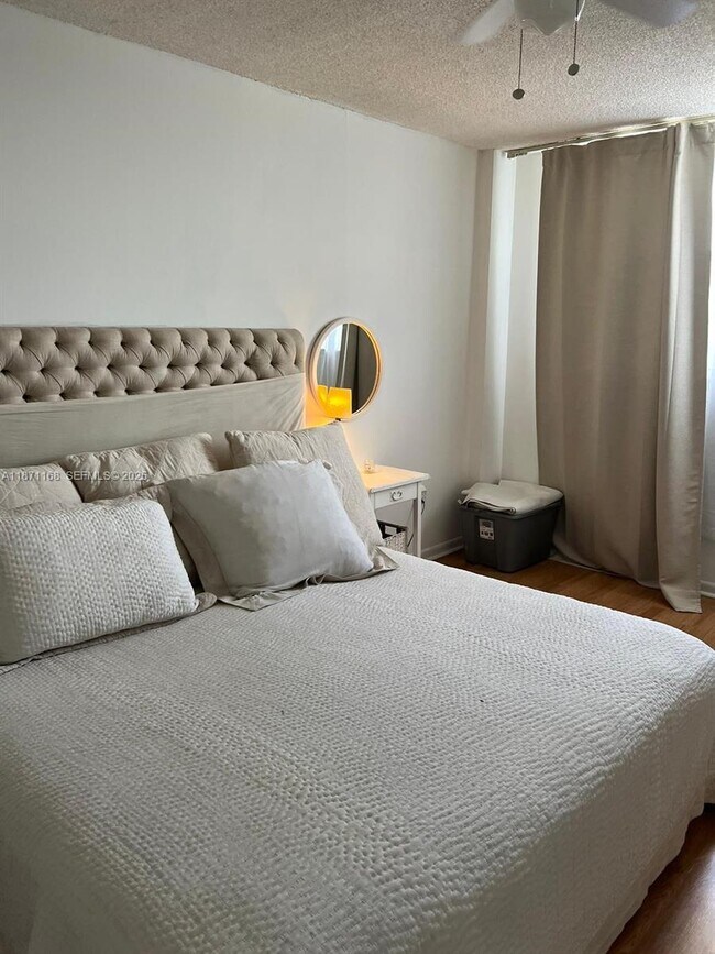 Building Photo - 16465 NE 22nd Ave