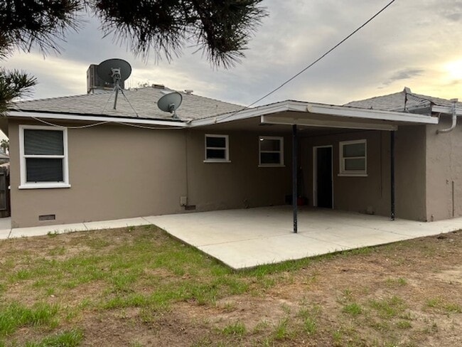 Building Photo - 2512 Edwards Ave