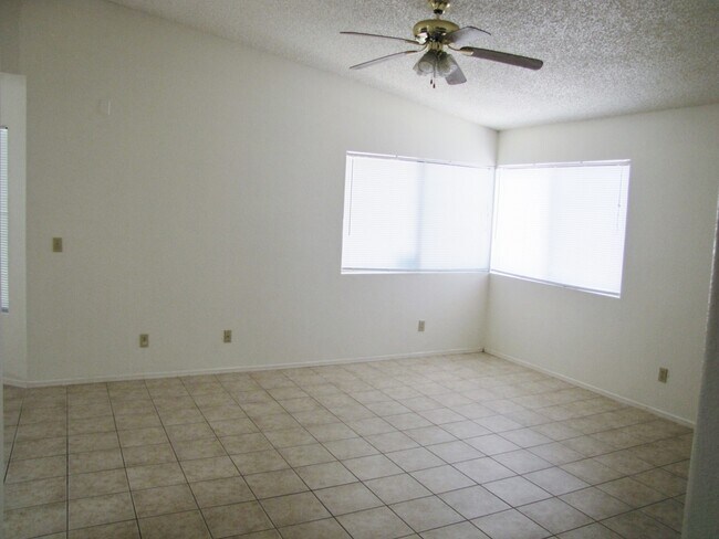 Building Photo - 752 S Sunset Vista Dr