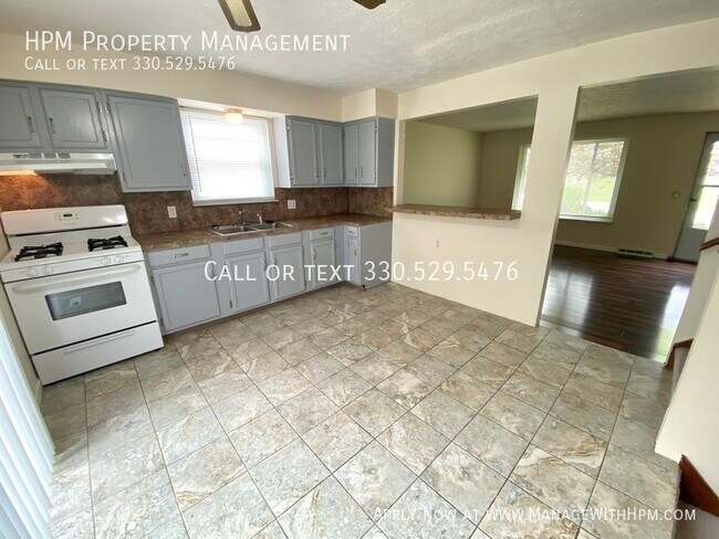 Building Photo - 1827 Thackeray Ave NW