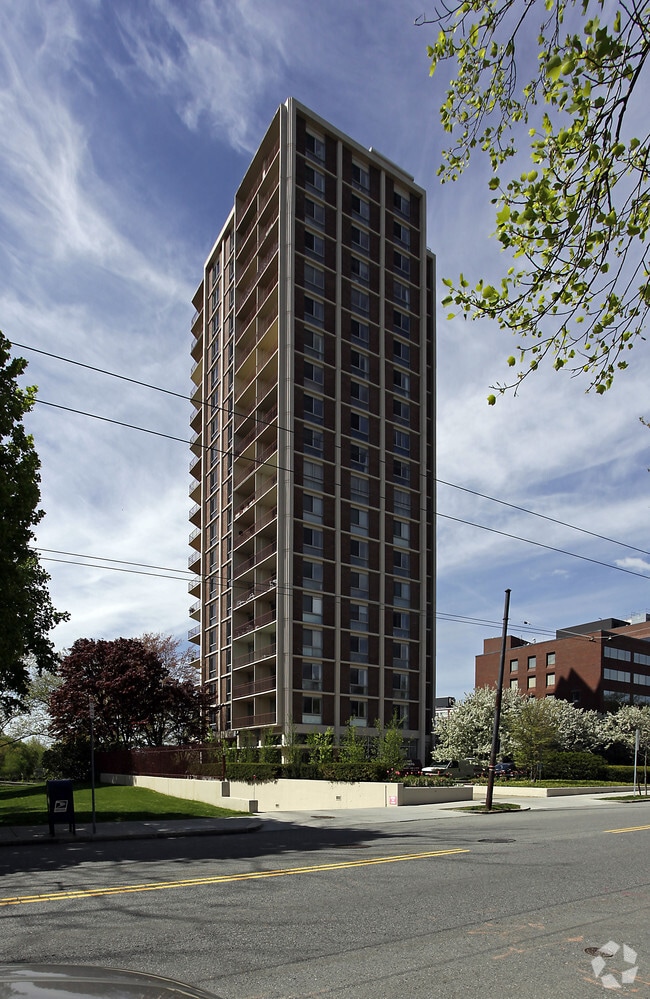 Primary Photo - Ten Ten Memorial Drive