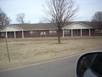 Primary Photo - College Heights Apartments