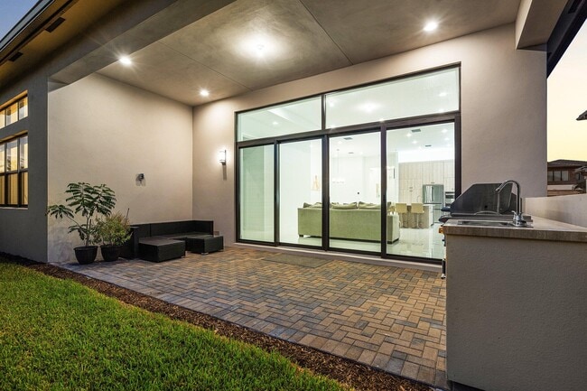 Building Photo - 8330 Essex Country Clb Dr