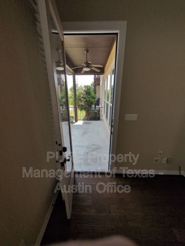 Building Photo - 325 Lombardia Dr