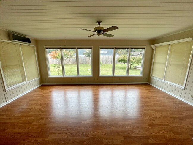 Building Photo - 3 bedroom 2.5 bath in the heart of Athens!...