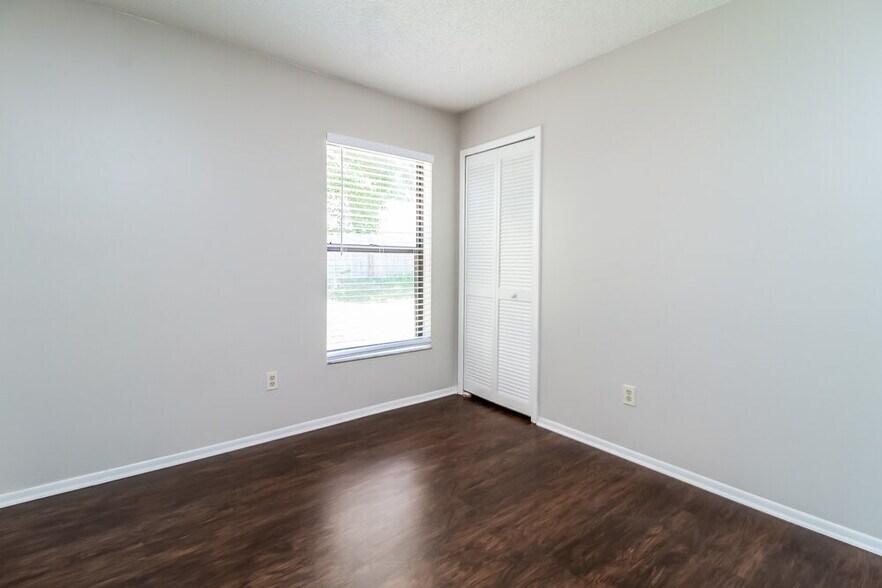 Building Photo - 1063 Alpug Ave