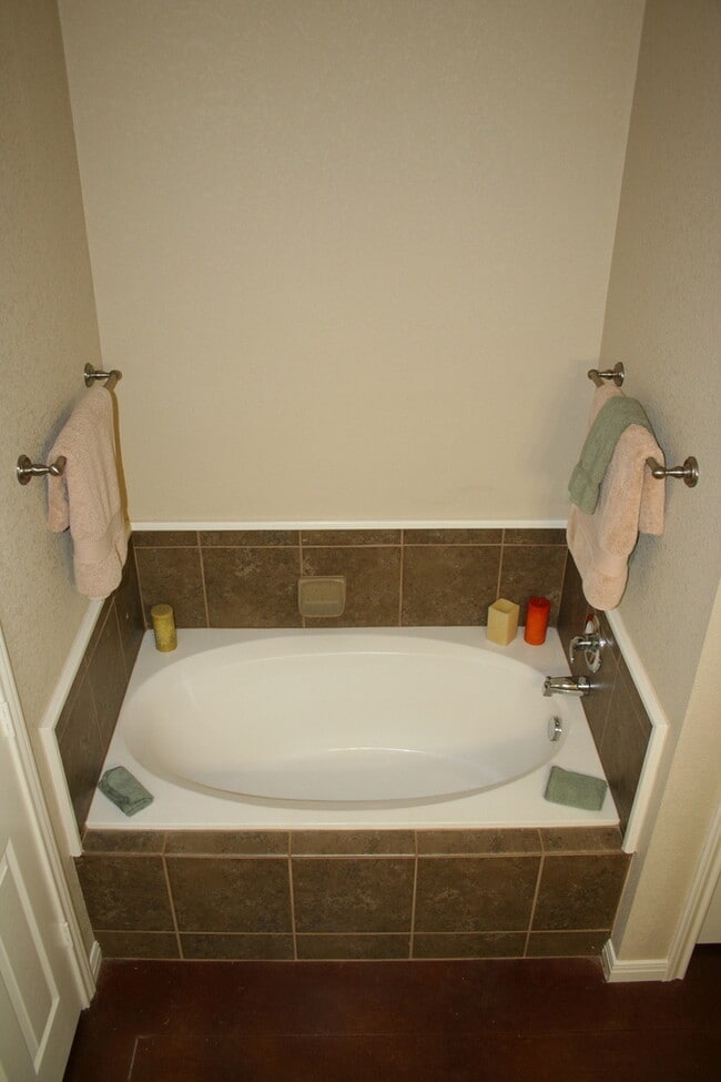 Building Photo - Duplex