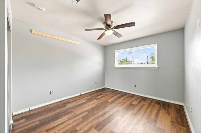 Building Photo - 1814 Country Village Blvd