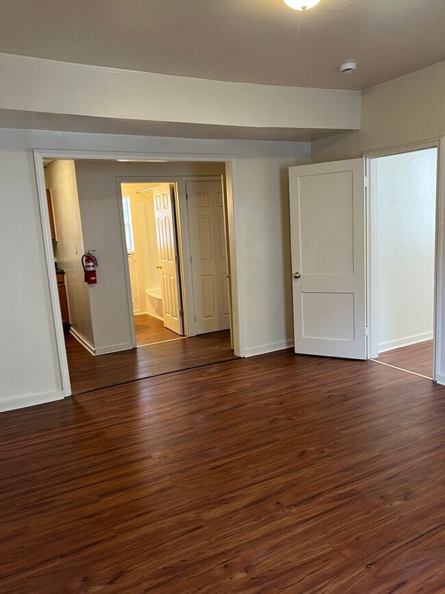 Building Photo - 125-131 N West St