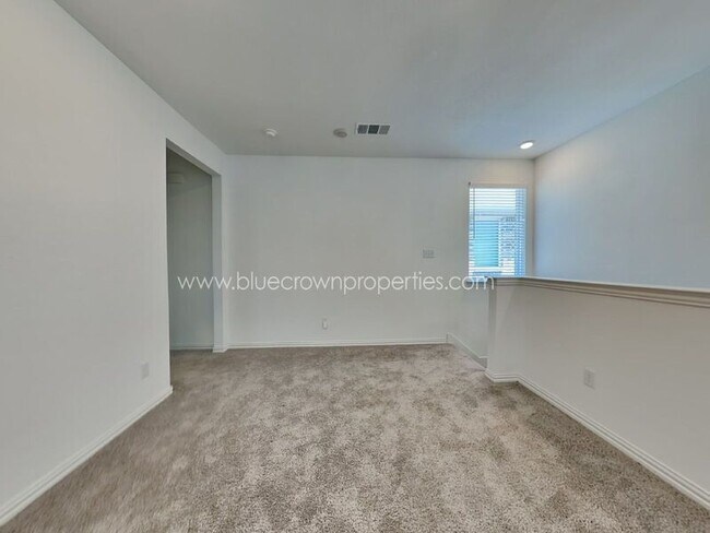 Building Photo - 6209 Queen's Path