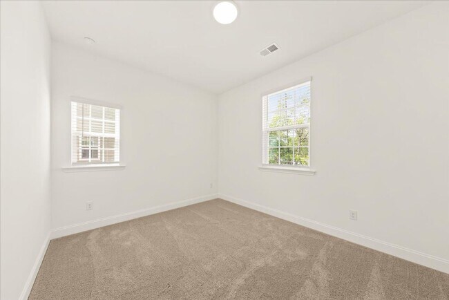 Building Photo - BRAND NEW TOWNHOUSE!!