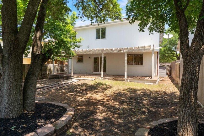 Building Photo - 1025 Doras Dr