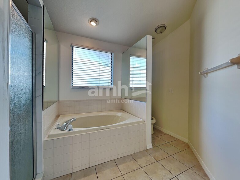 Building Photo - 234 Bryan Oak Ave