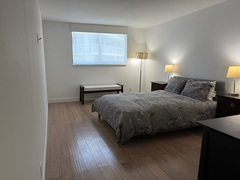 Master Bedroom - 3540 S Ocean Blvd