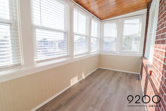 Building Photo - Newly Renovated 2Bed/1Bath in Charming Sou...