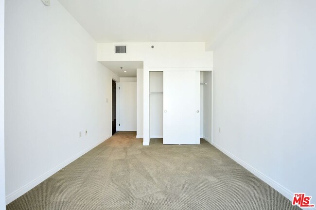 Building Photo - 3785 Wilshire Blvd