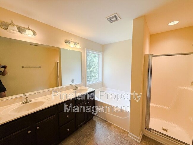 Building Photo - 675 Omaha Dr
