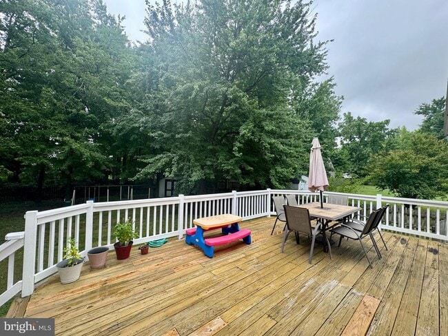 Building Photo - 702 Cloverfields Dr