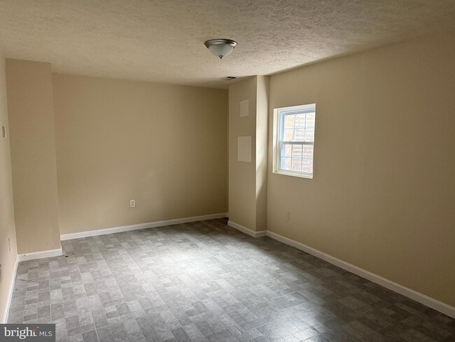 Building Photo - 9 Autumn Hill Way