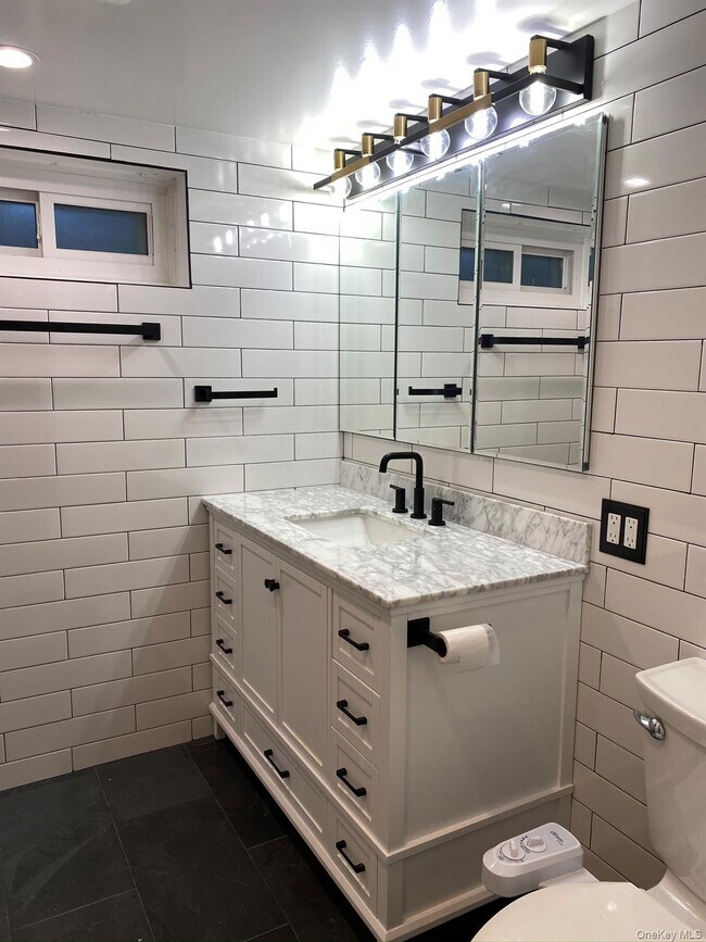 Building Photo - 25 Woodhollow Rd