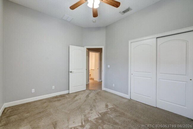 Building Photo - 833 SW Vineland Ct