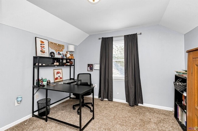 Building Photo - 9221 Fox Run Ave