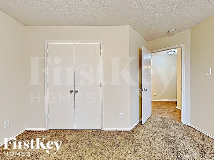 Building Photo - 2963 Celian Dr