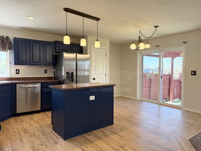 Building Photo - 6510 Oakwood Blvd