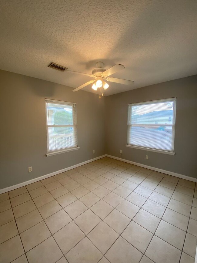 Building Photo - Beautiful 2/1B all tiled 2nd floor condo i...