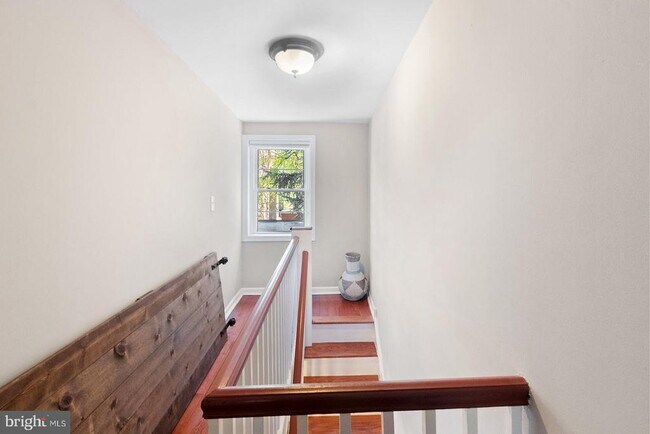 Building Photo - 213 Montrose St