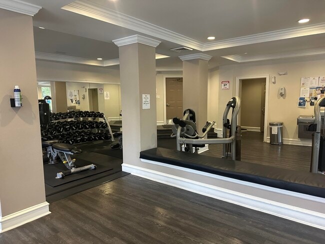 Building Photo - 533 NE 3rd Ave