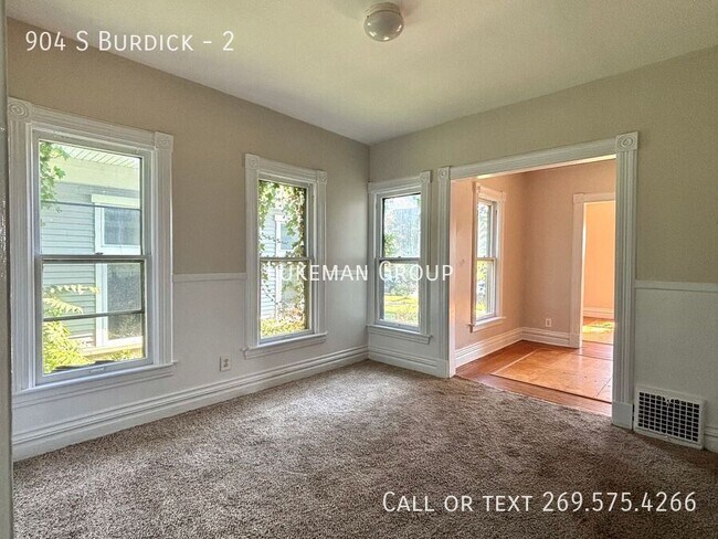 Building Photo - 904 S Burdick-2