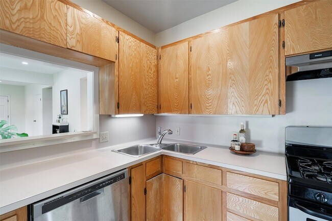 Building Photo - 2116 Glendale Pl