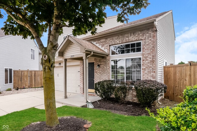 Building Photo - 2525 Grand Fir Dr