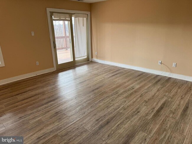 Building Photo - 327 Overlook Ln