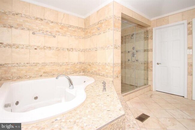 Building Photo - 2303 Essex St