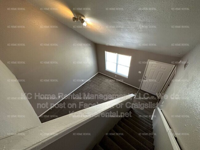 Building Photo - 4221 E 60 Terrace