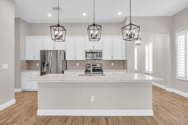 Building Photo - 4720 SW Ardsley Dr