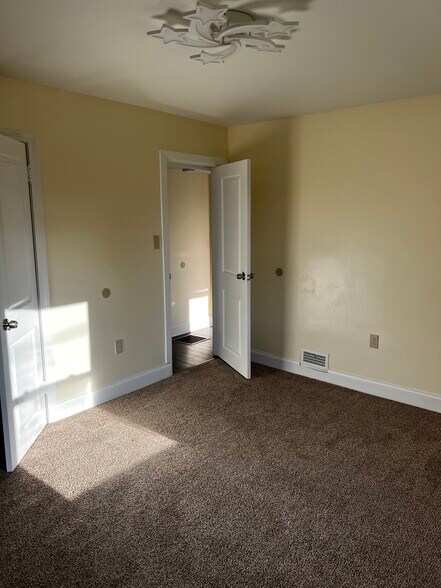 Building Photo - 203 Silview Ave