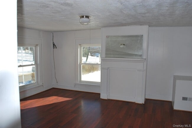 Building Photo - 22 Dekay Rd