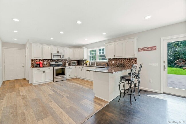 Building Photo - 405 The Short Ln