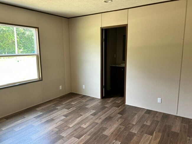 Building Photo - 182 Zeb Rd