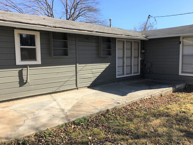 Building Photo - 8820 S Winston Ave