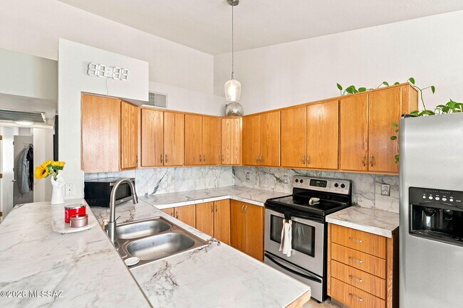 Building Photo - 1718 W Park Wood Ln