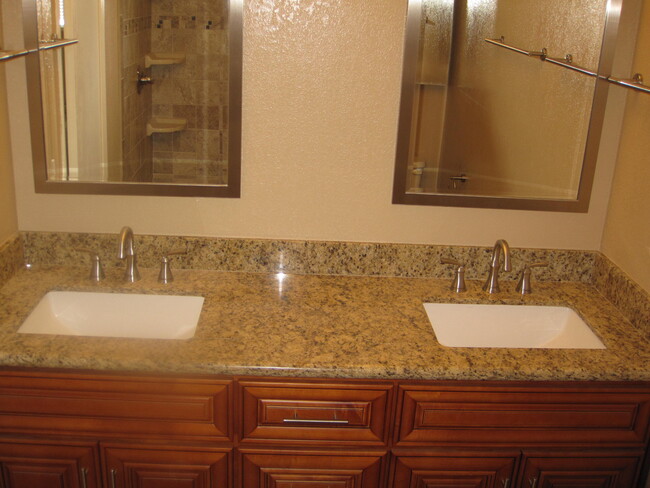 MSTR BTH - 2 SINKS GRANITE CNTR TP - 10071 San Juan Ct