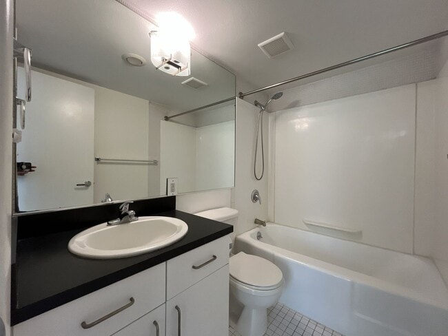 Building Photo - 1Bd/1Ba Home in Goose Hollow neighborhood ~ Secured Garage Parking and Additional Storage Unit!!!