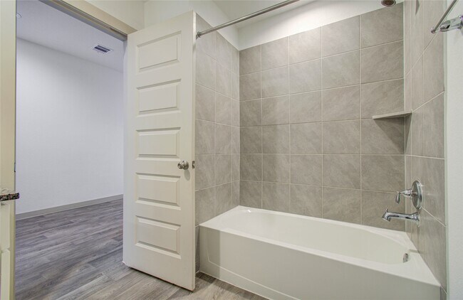 Building Photo - 10602 Great Basin Dr