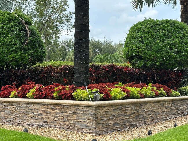 Building Photo - 3510 Oaks Way